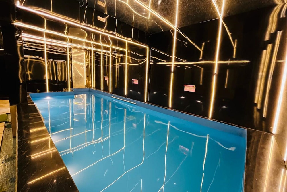 SKI Hotels And Resorts 26/49