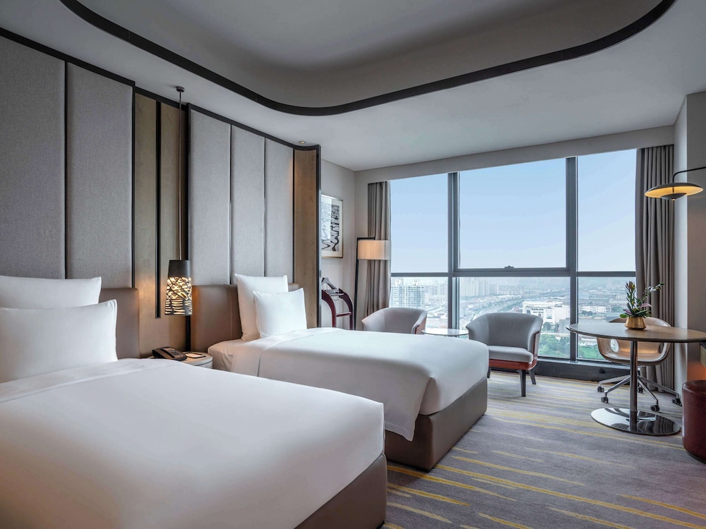 SUPERIOR, TWIN BEDS, CITY SIDE