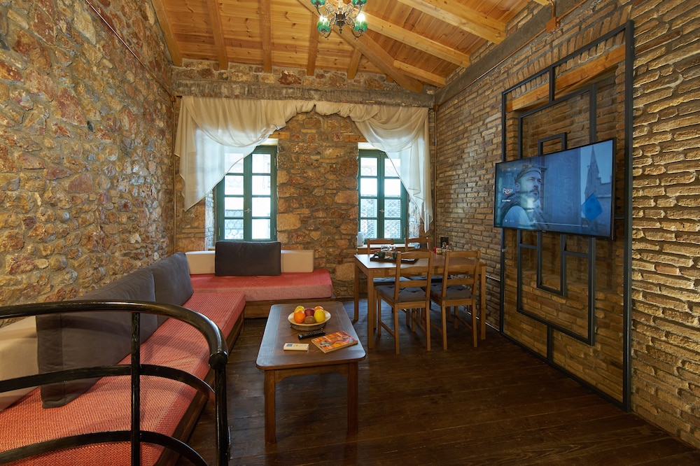Athenian Residences 32/50