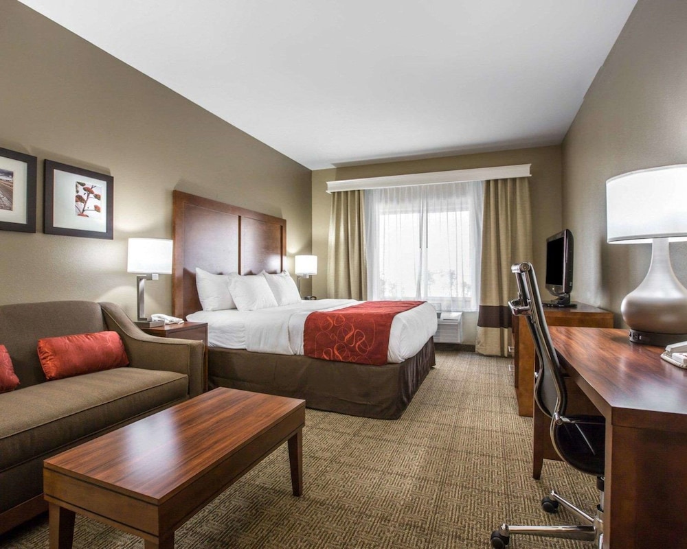 Comfort Suites Victorville-Hesperia 42/56
