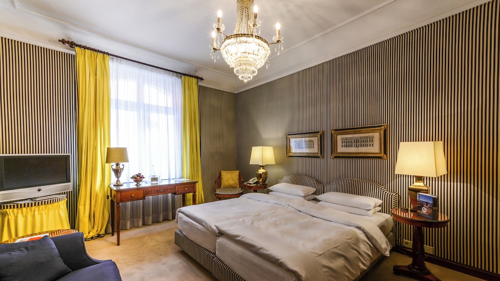 Opera Hotel 18/50
