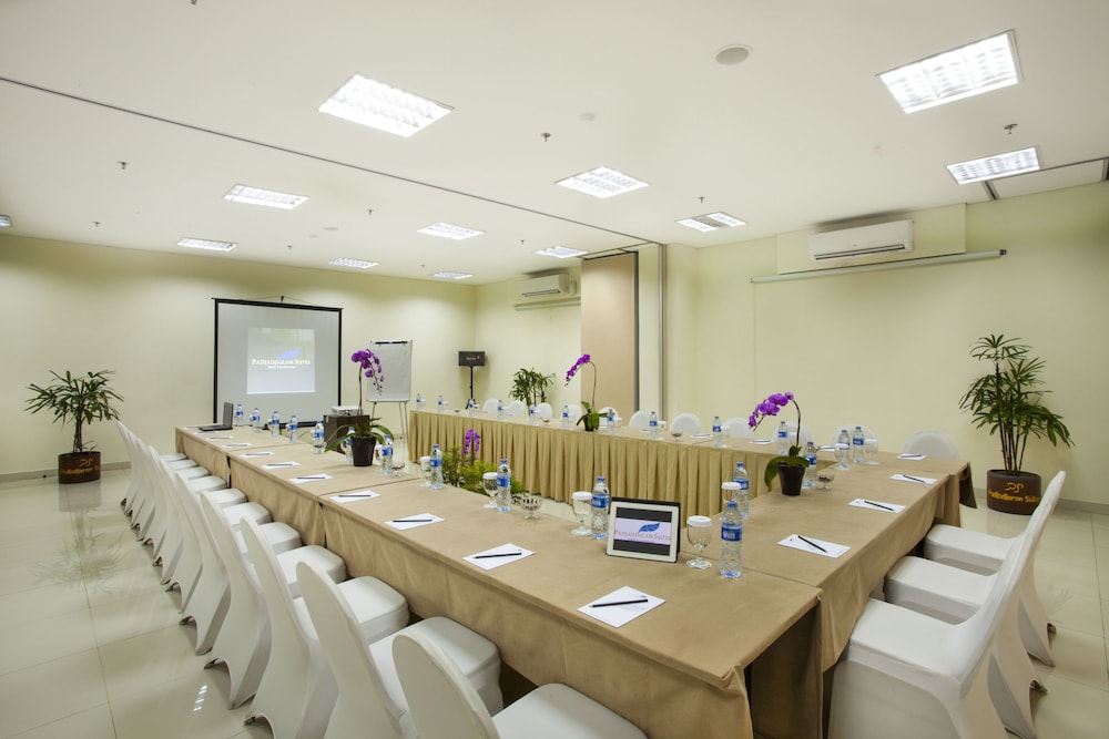 Padjadjaran Hotel 58/70