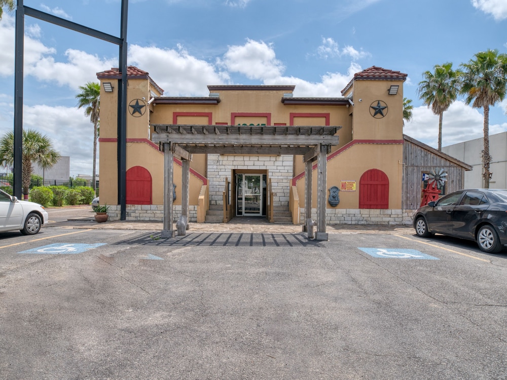 OYO Hotel Houston, TX near Medical Center/NRG Stadium — 2