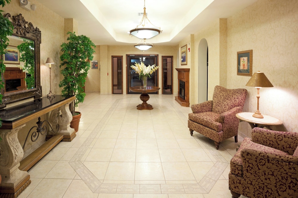 Holiday Inn Express Hotel Suites Kerrville 48/62