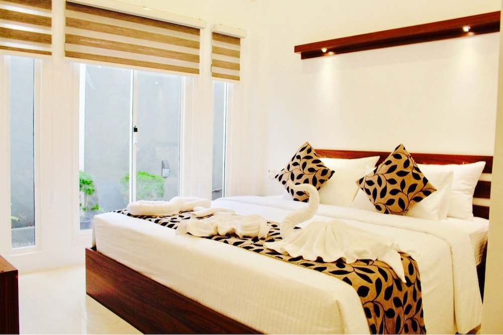 8 Plus Motels 32/70