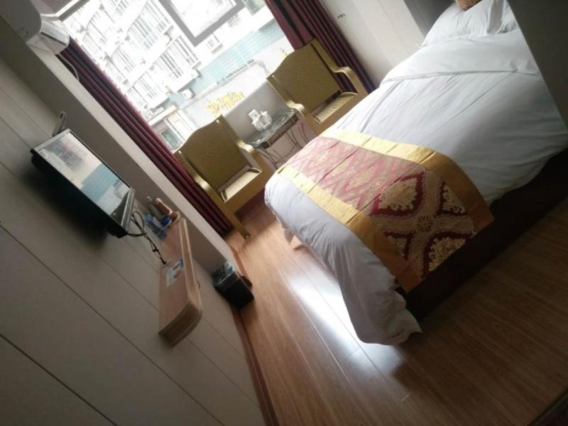 Shell Hotel Chongqing Chengkouxian Passenger Transportation Center Branch 6/18