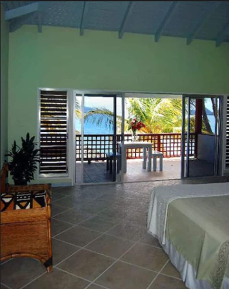 Fort Recovery Beachfront Villa & Suites Hotel 25/49