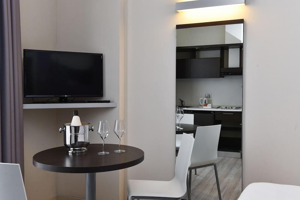 Vienna Hotel 47/56