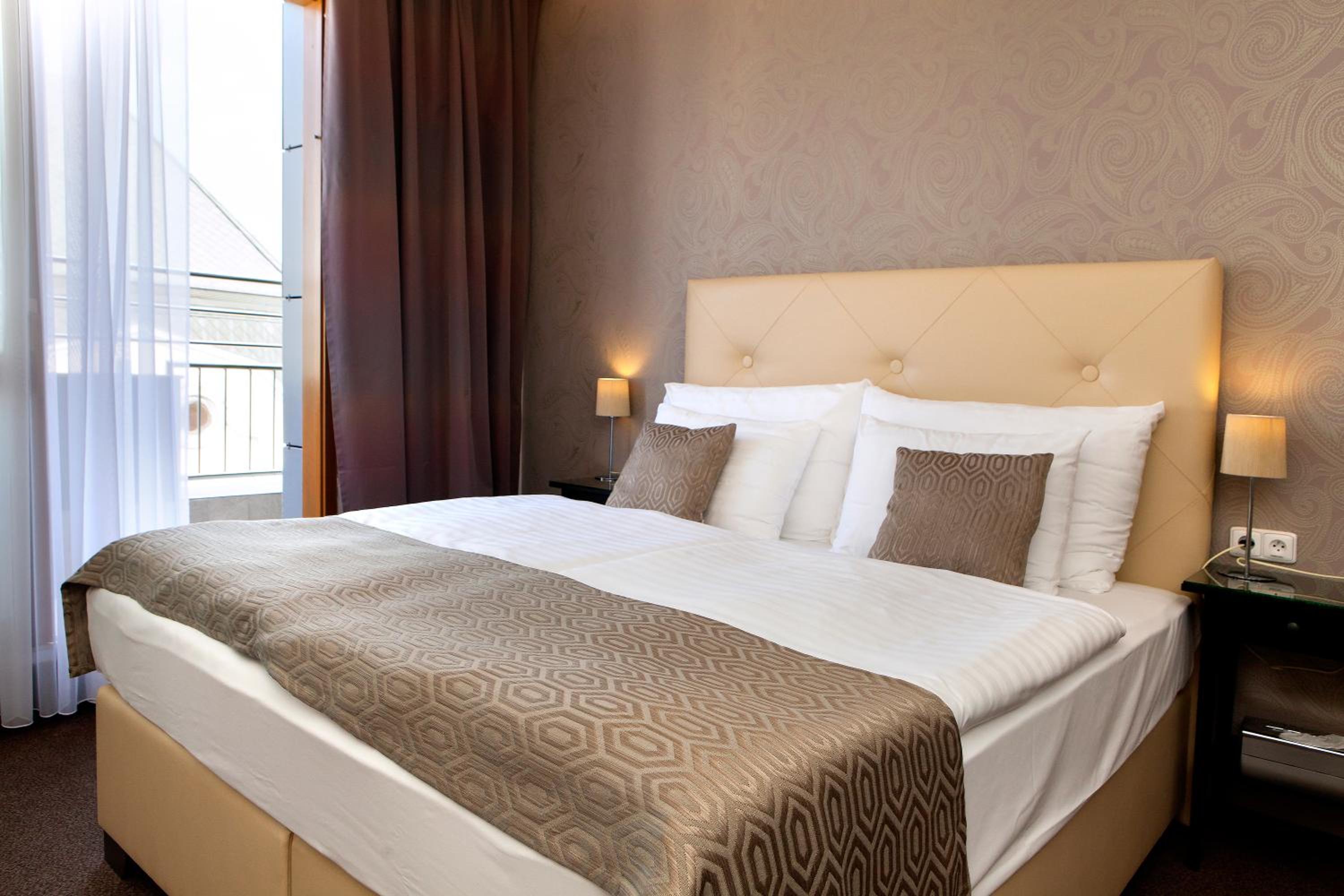 Deluxe, Double Bed, Castle View