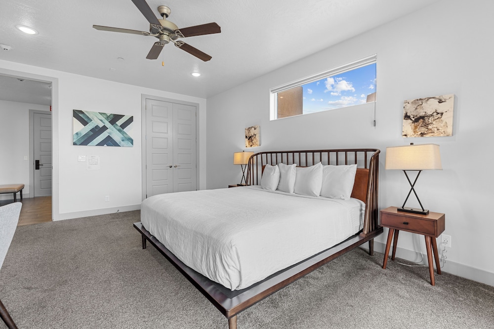 Junior Suite, King Bed, Golf Course View