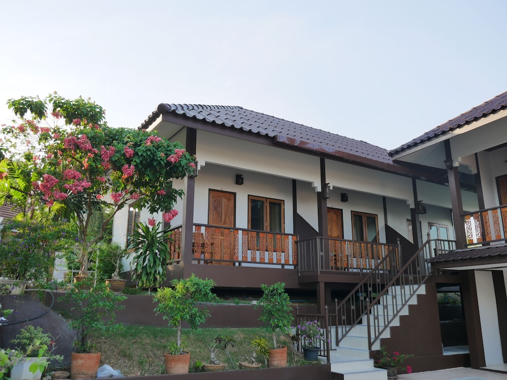 Pattana Resort photo3