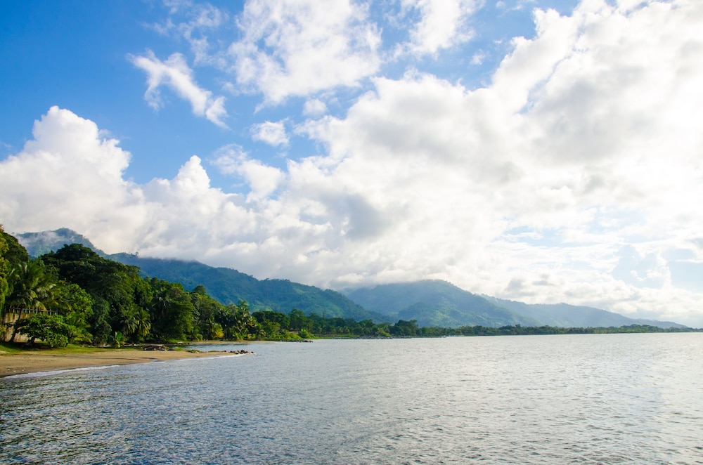 Paraiso Rainforest and Beach Hotel 44/48