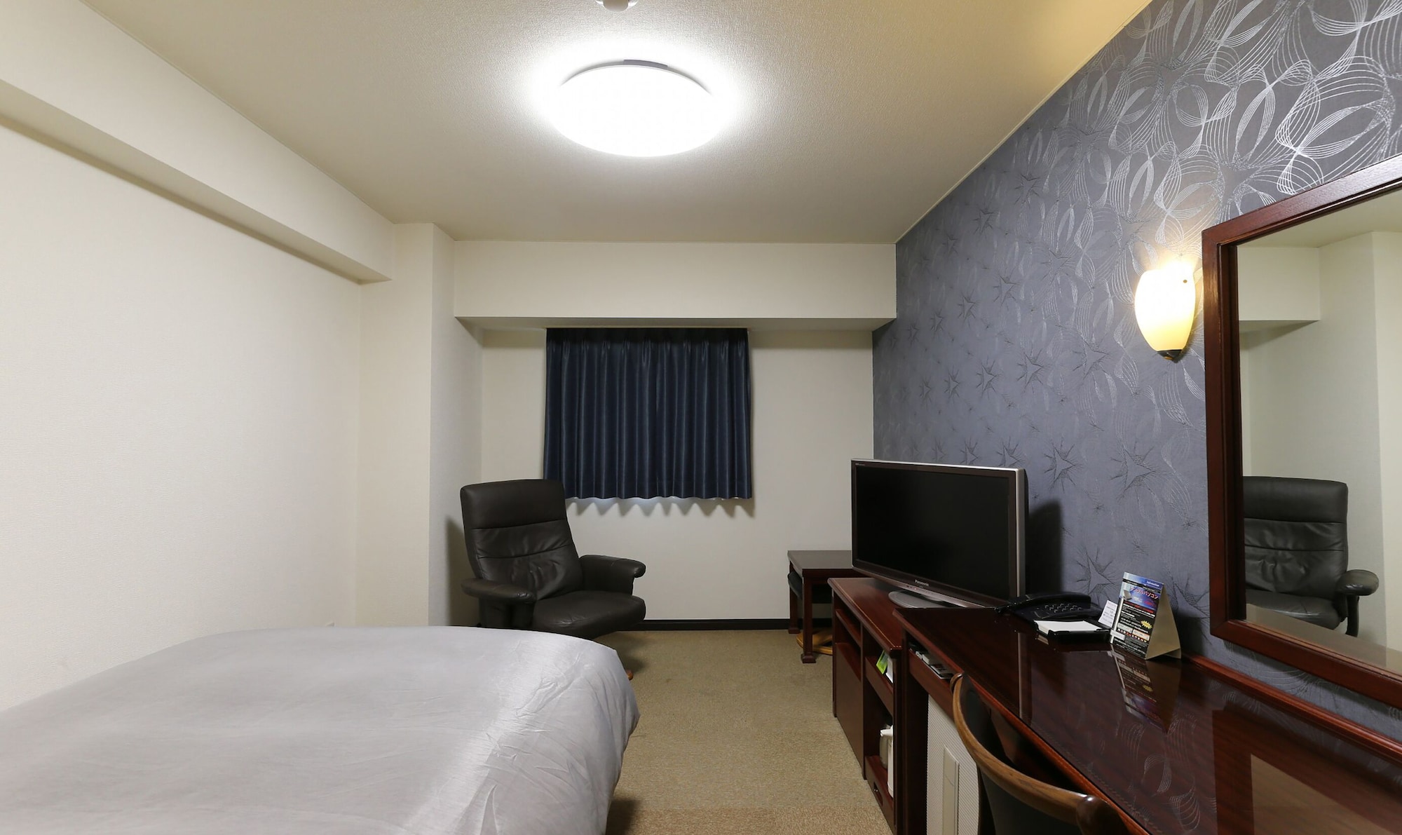 SEMI ROOM, SEMI DOUBLE BED, SMOKING