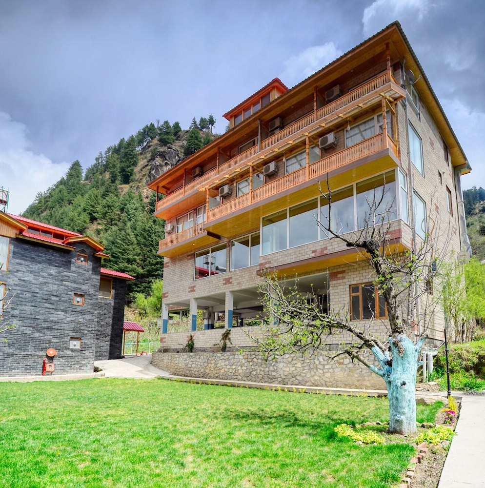 Clarks Inn Suites Manali 8/36