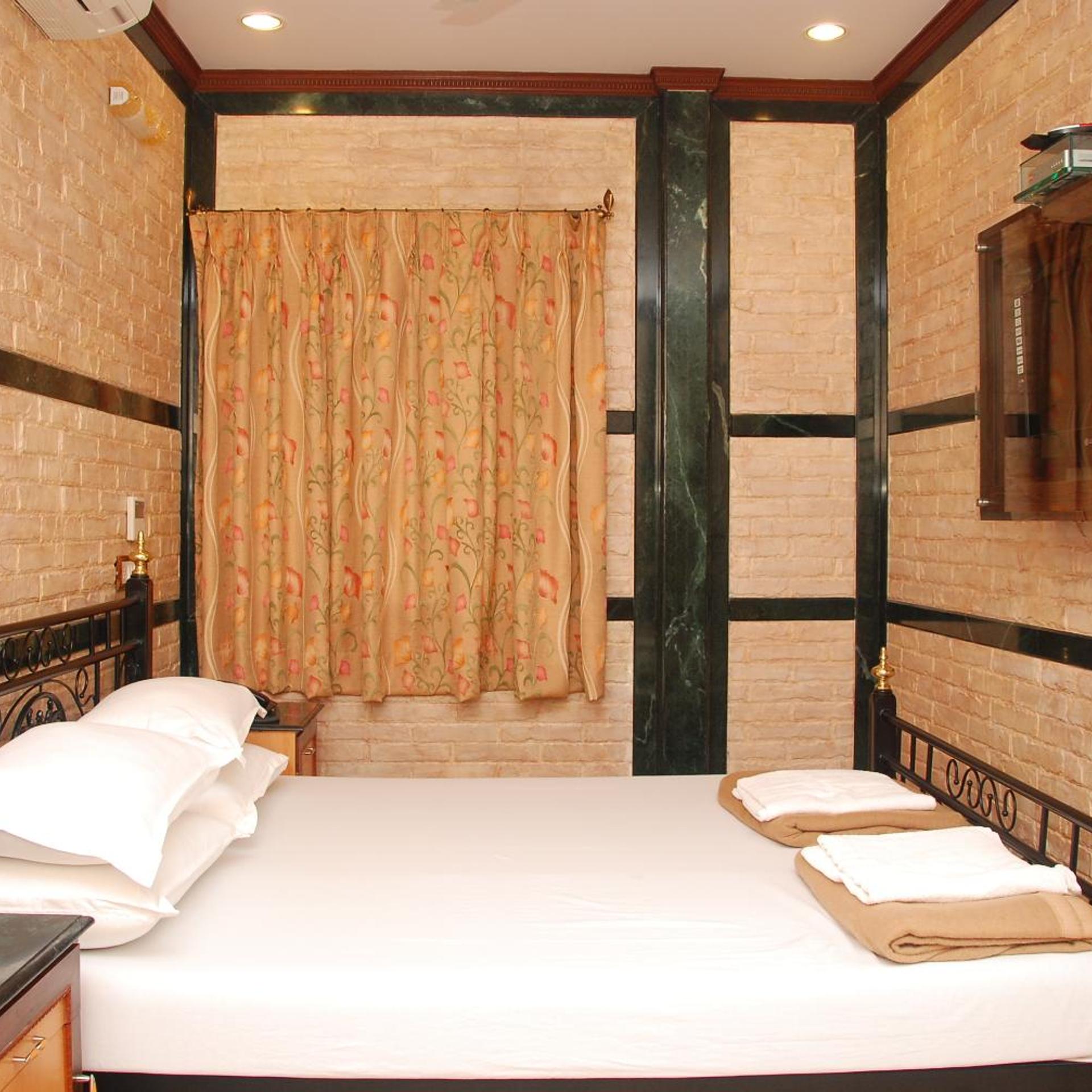 Hotel Hira 24/27