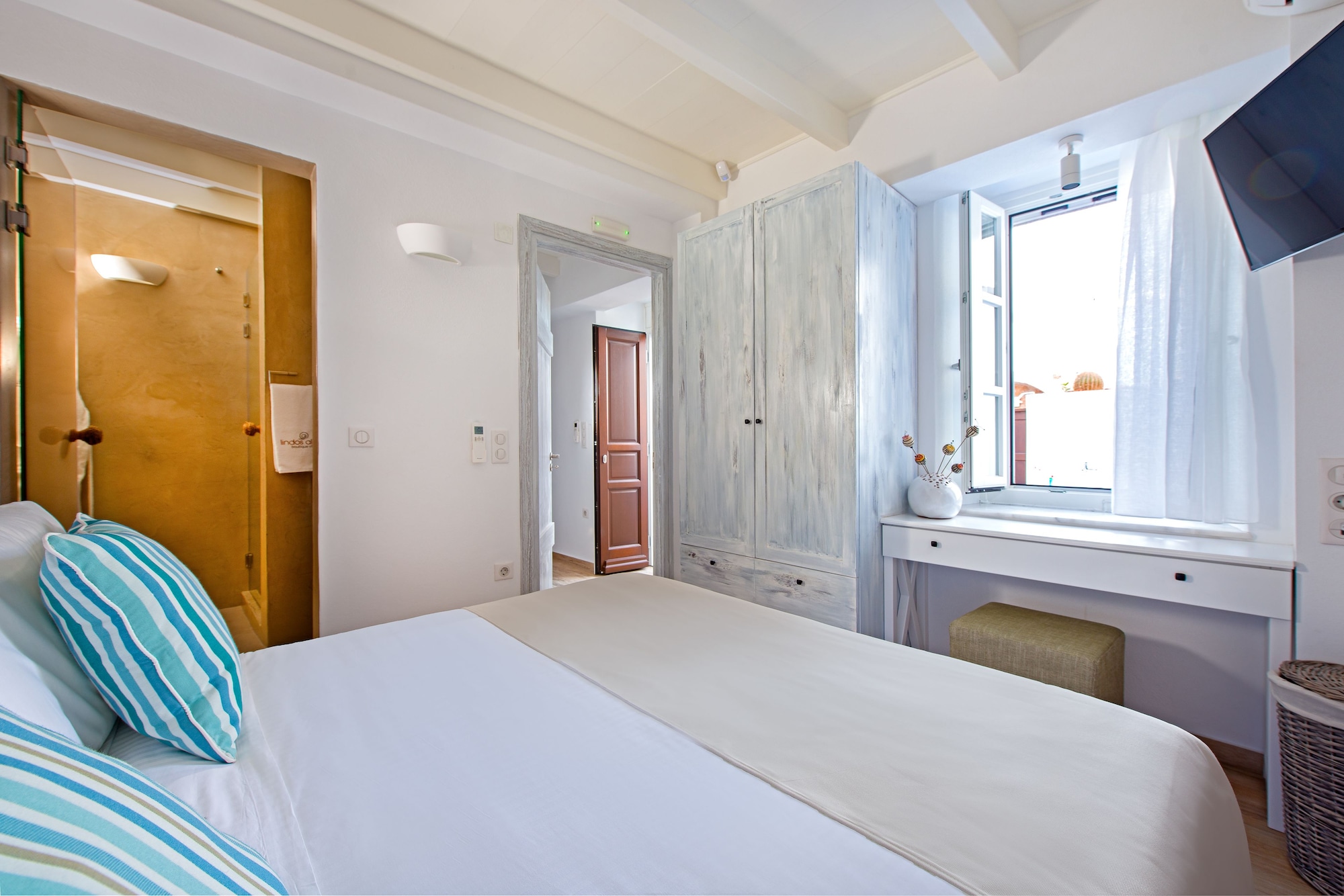 2 BEDROOMS, VILLA, JETTED TUB
