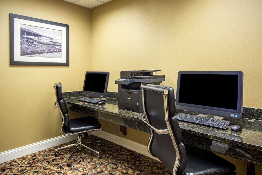 Holiday Inn Express Hotel Suites Richmond 58/67