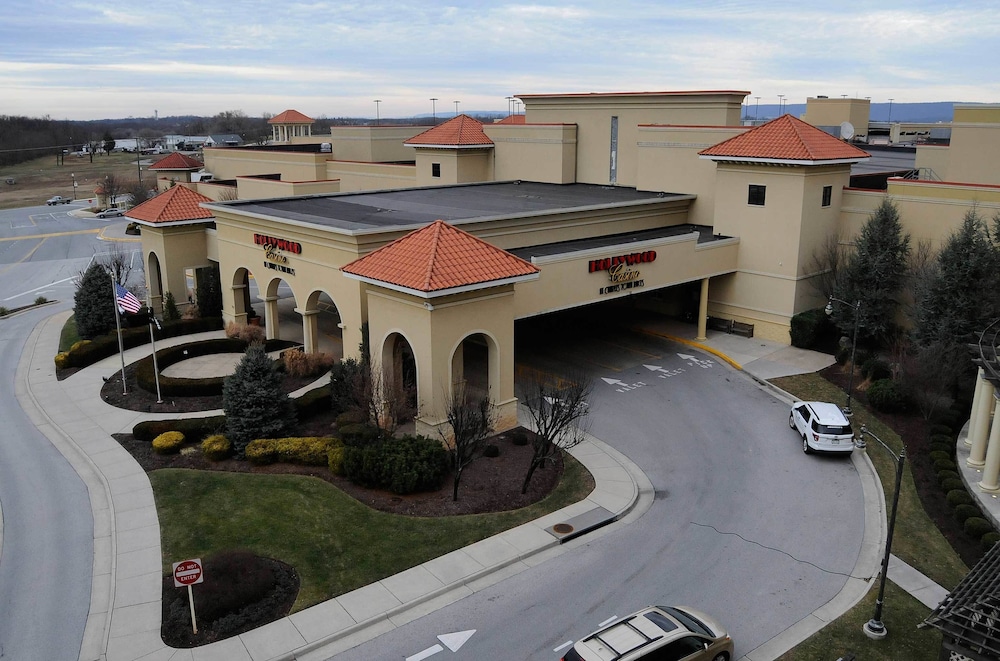 Rodeway Inn and Suites Charles Town WV 2/45