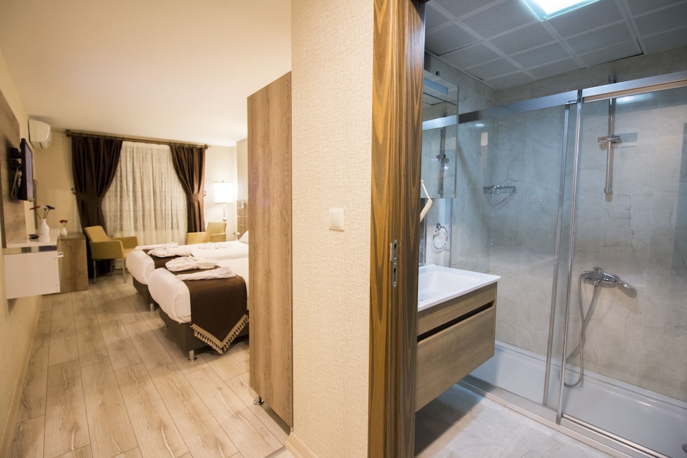 Premier, Twin Beds, Hotel Business Yatt 5/5