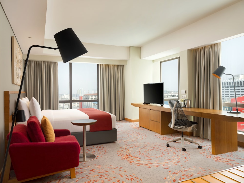Holiday Inn Hotel Suites Jakarta Gajah Mada 62/77