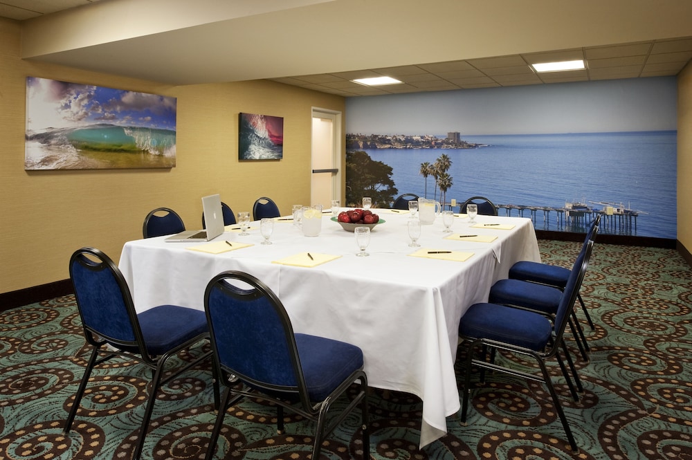 Empress Hotel of La Jolla 45/58