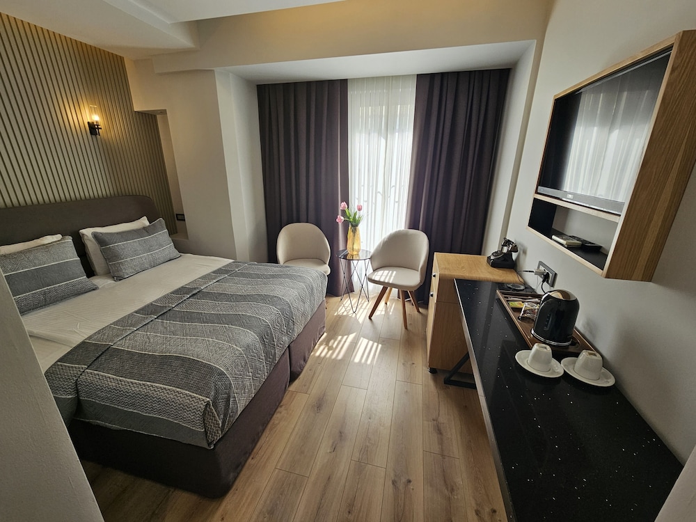 ANTHEMIS HOTEL 23/71