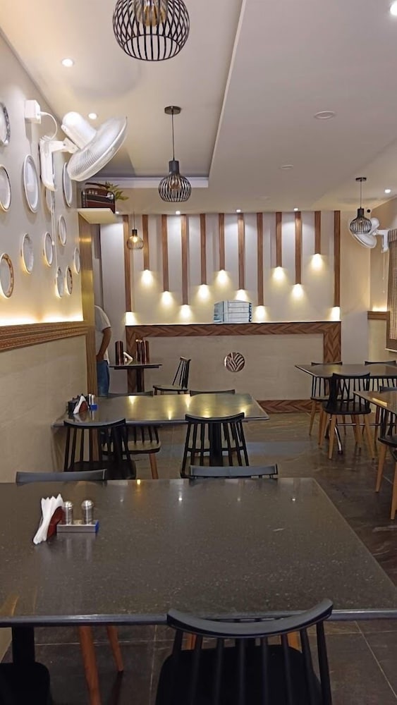 R-Hotels Rithikha Inn Porur 14/17