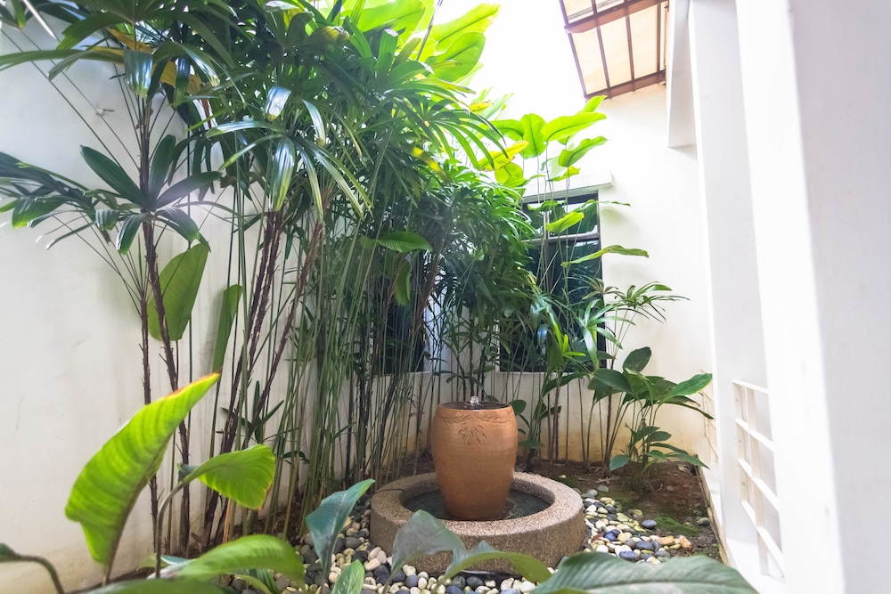 Sunflower Hotel 31/33