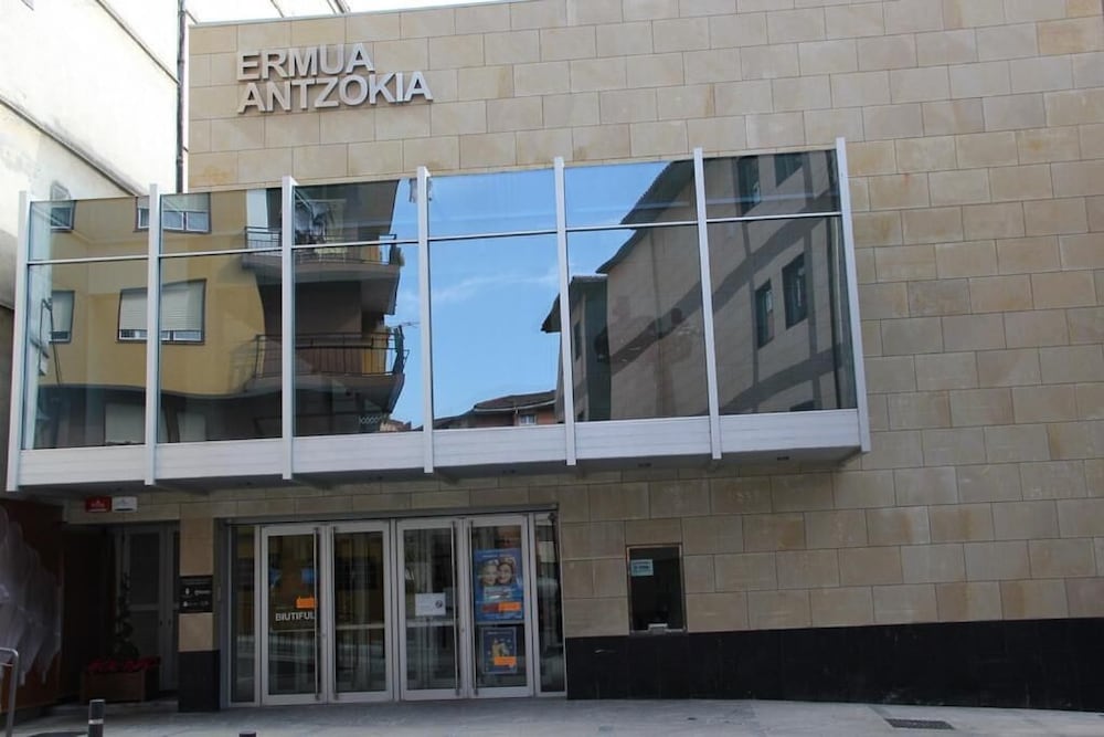 Villa de Ermua Hotel 40/49