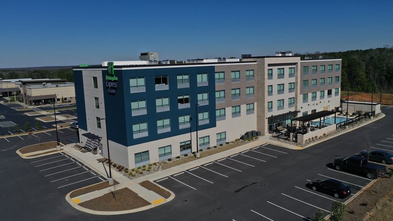 Holiday Inn Express and Suites Richburg 2/50