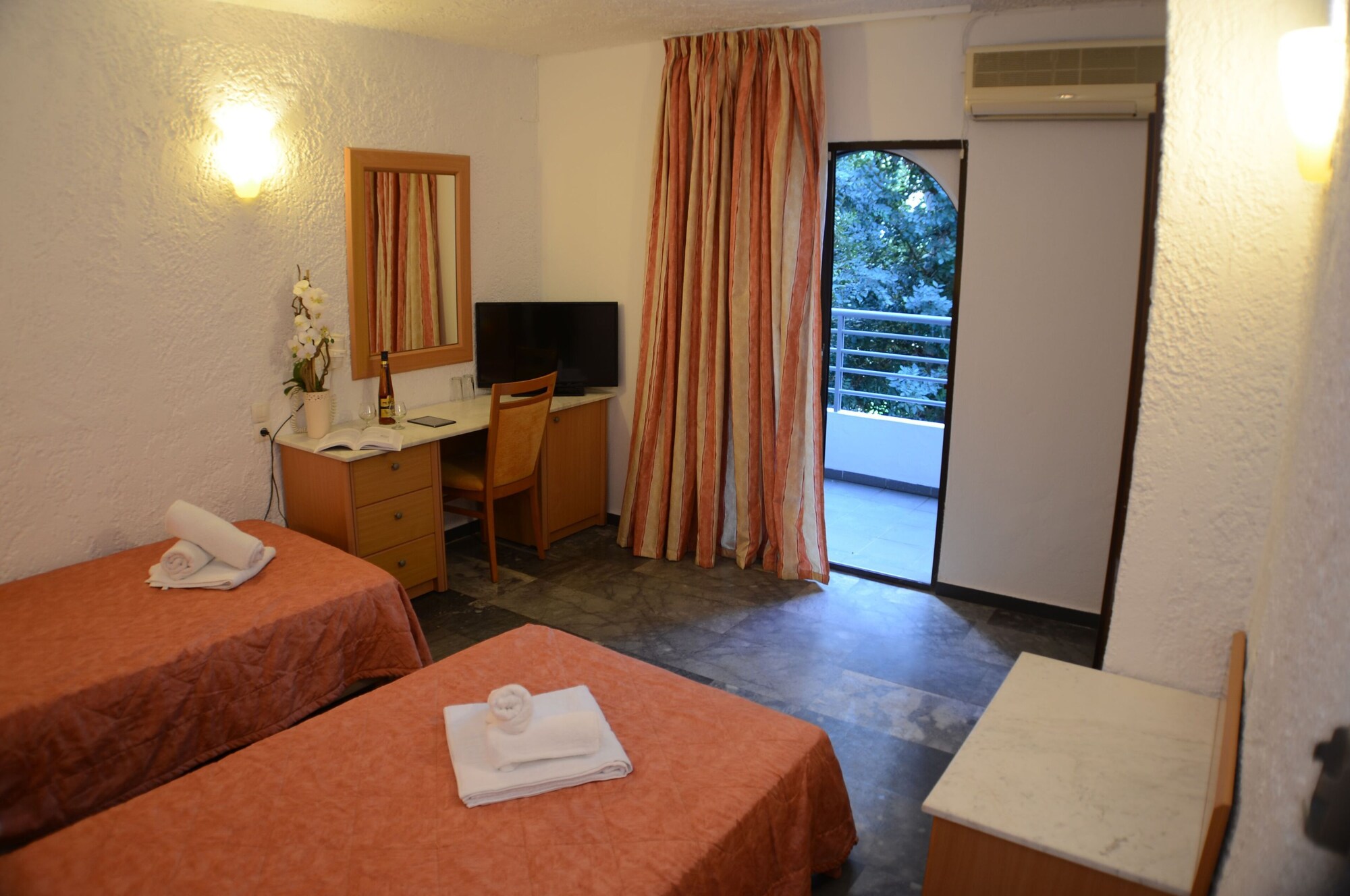 ROOM, TRIPLE, SEA VIEW