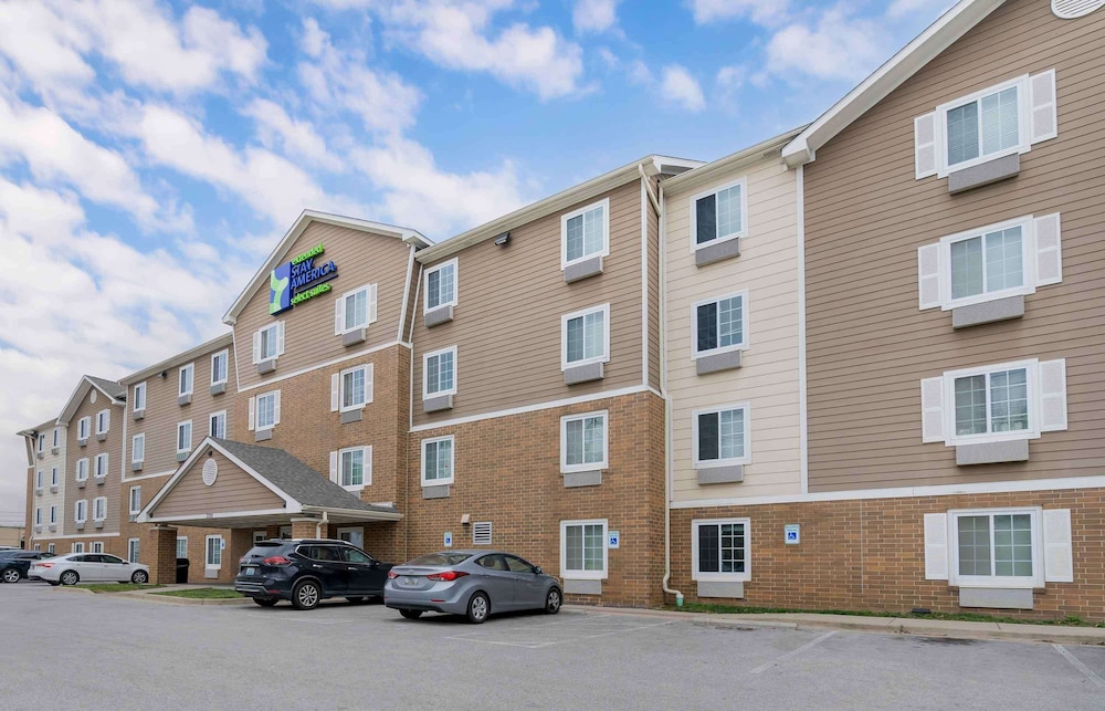 WoodSpring Suites Louisville Airport 18/26
