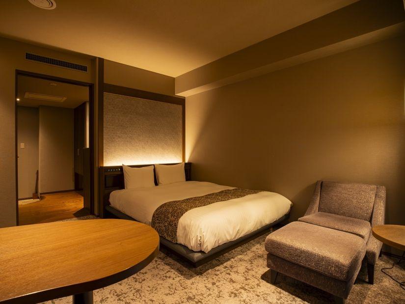 Deluxe, Double Bed, City Side