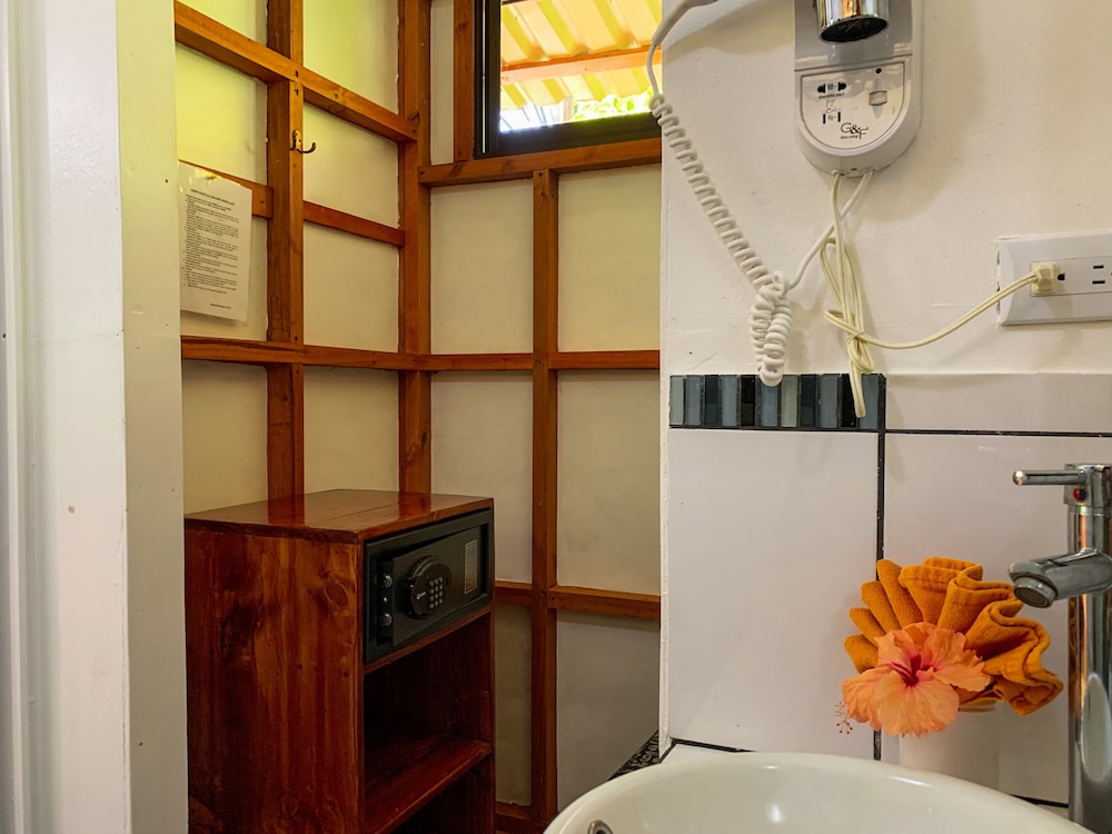 Hotel Las Caletas Lodge 10/50