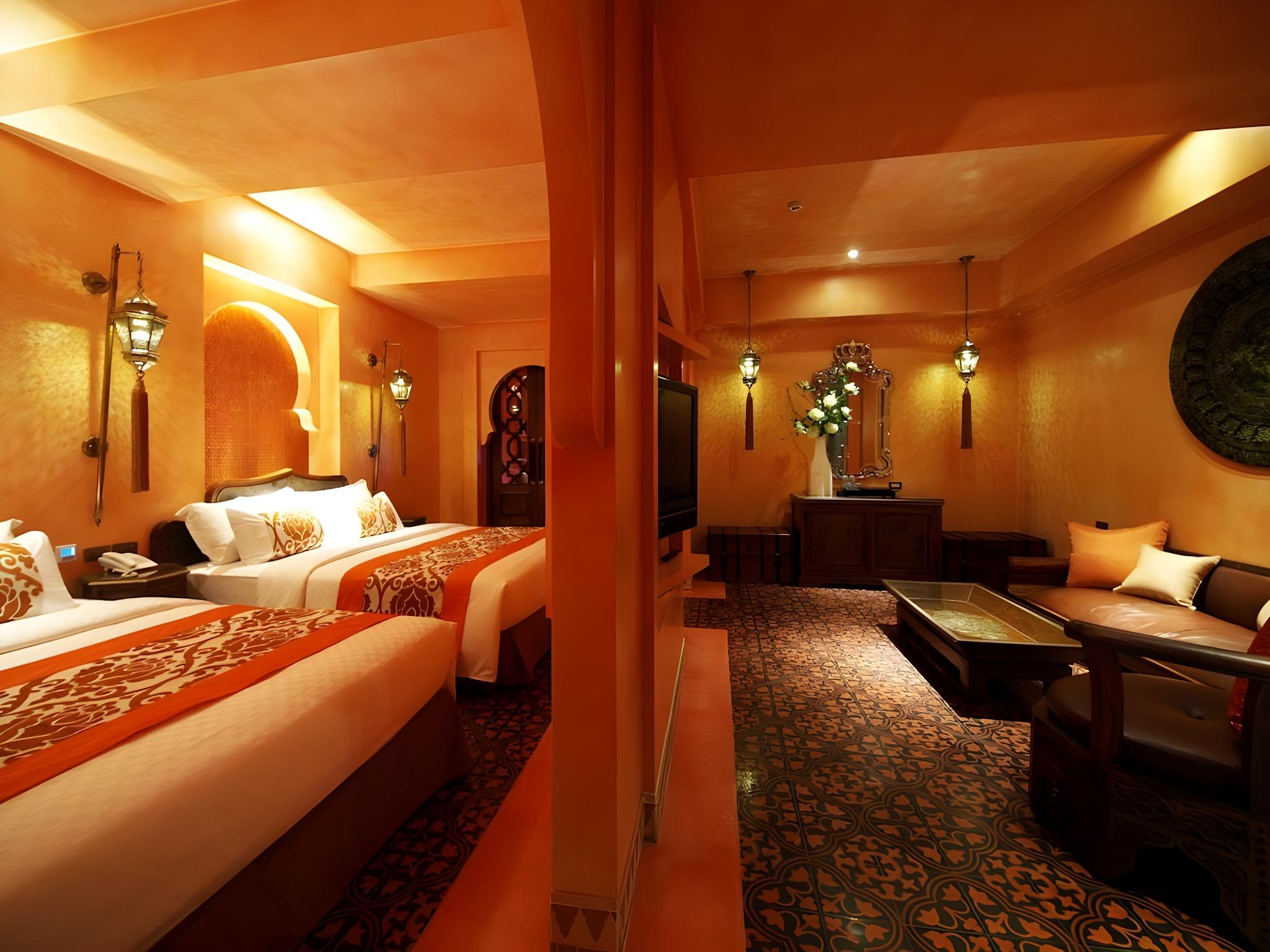 Amber, Quadruple, 2 Double Beds, King Bed, Balcony