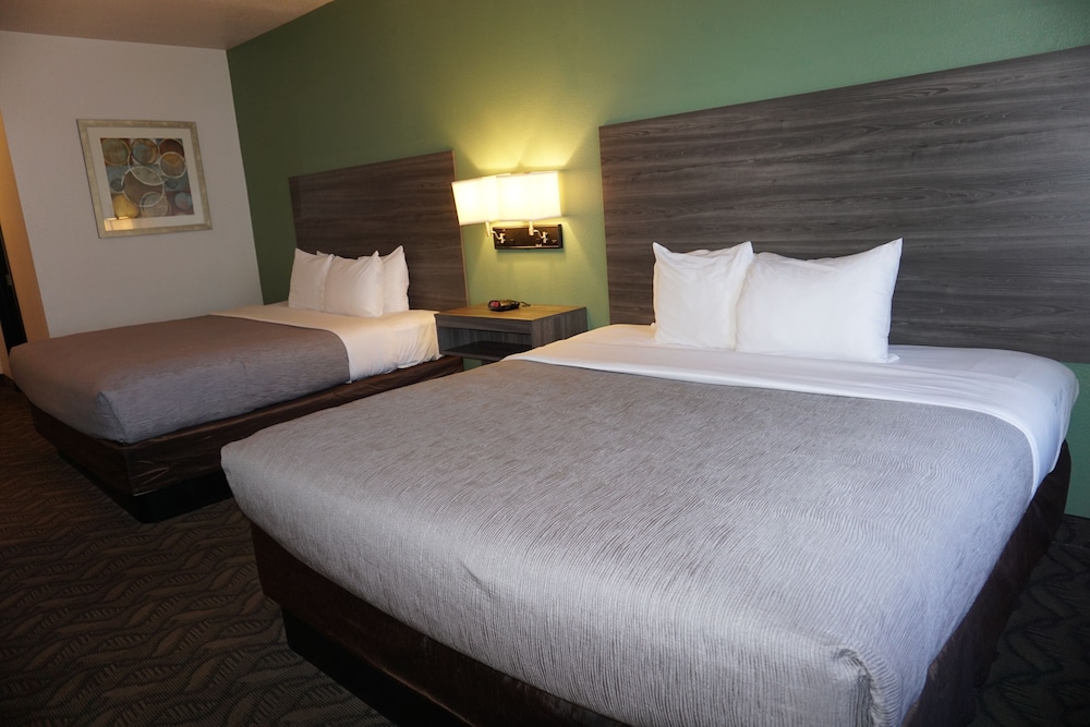 غرفة قياسية بسريرين كوين، Quality Inn and Suites Airport West 5/10