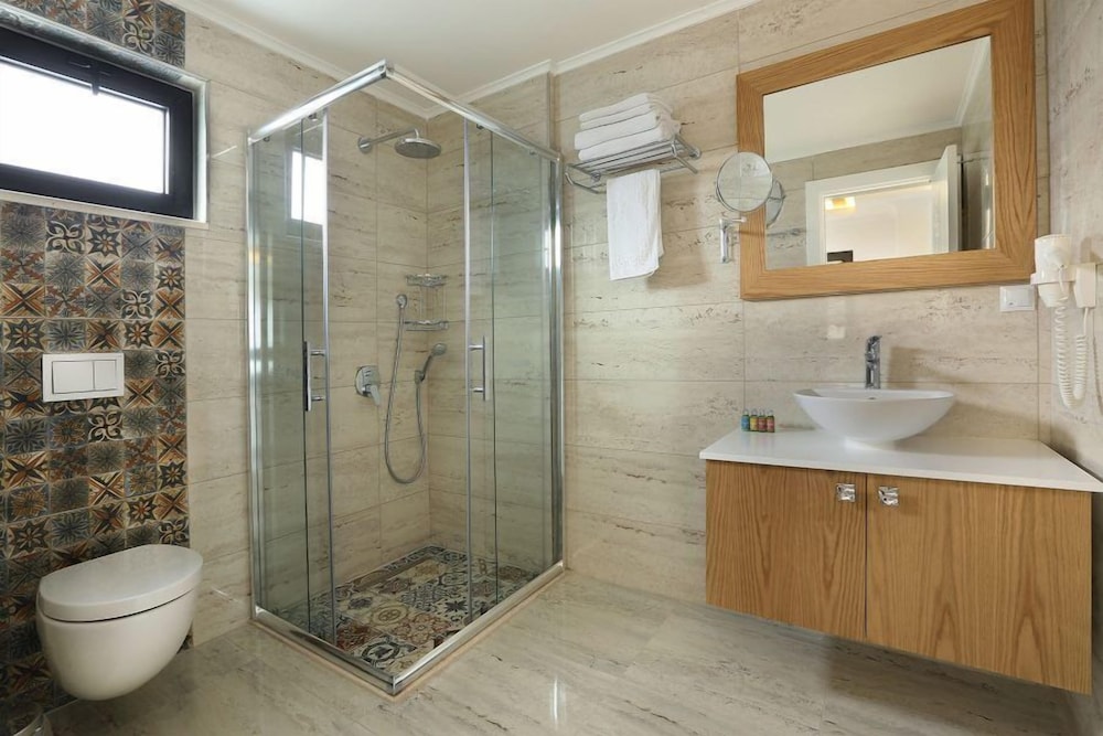 Payam Hotel 50/50