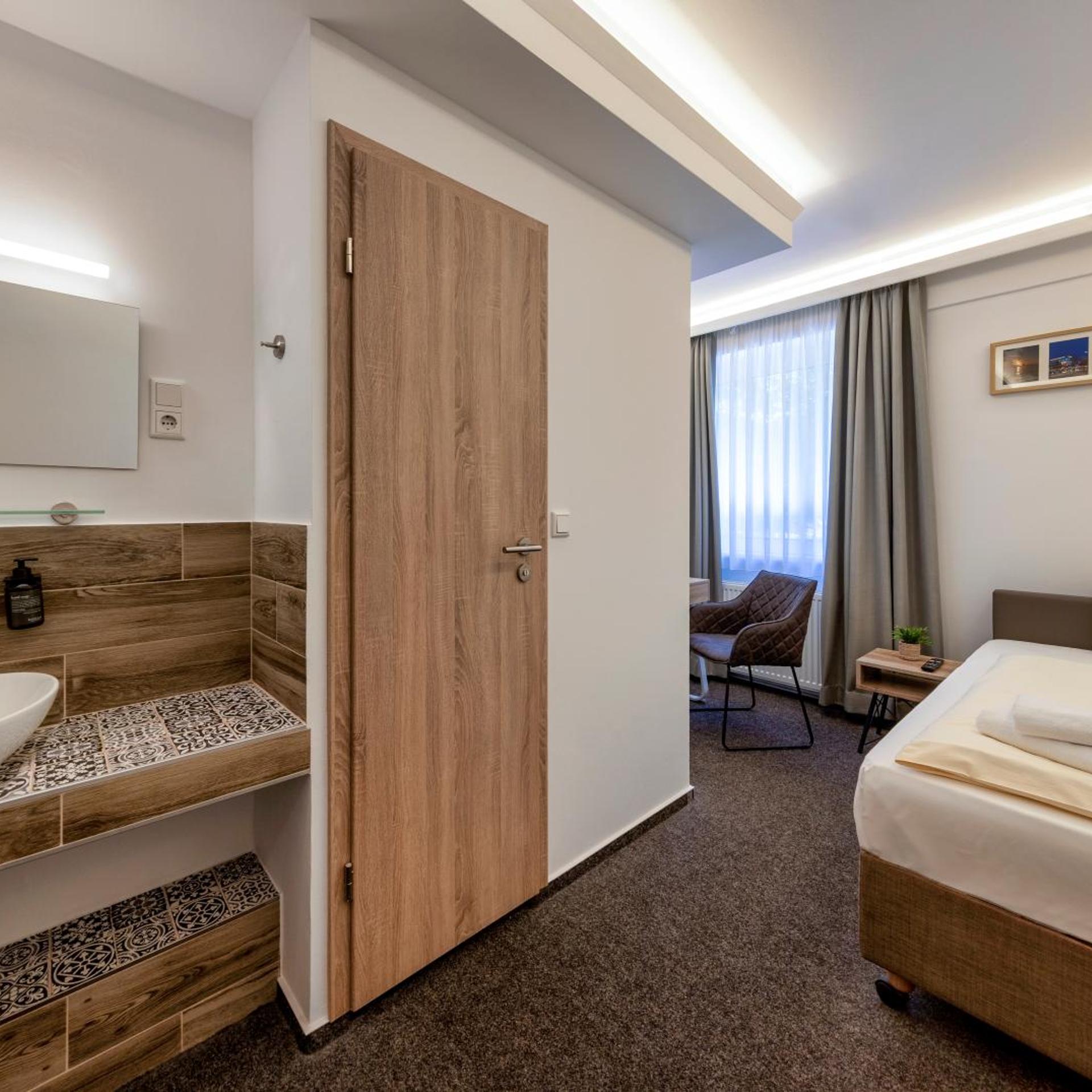 Room, Single