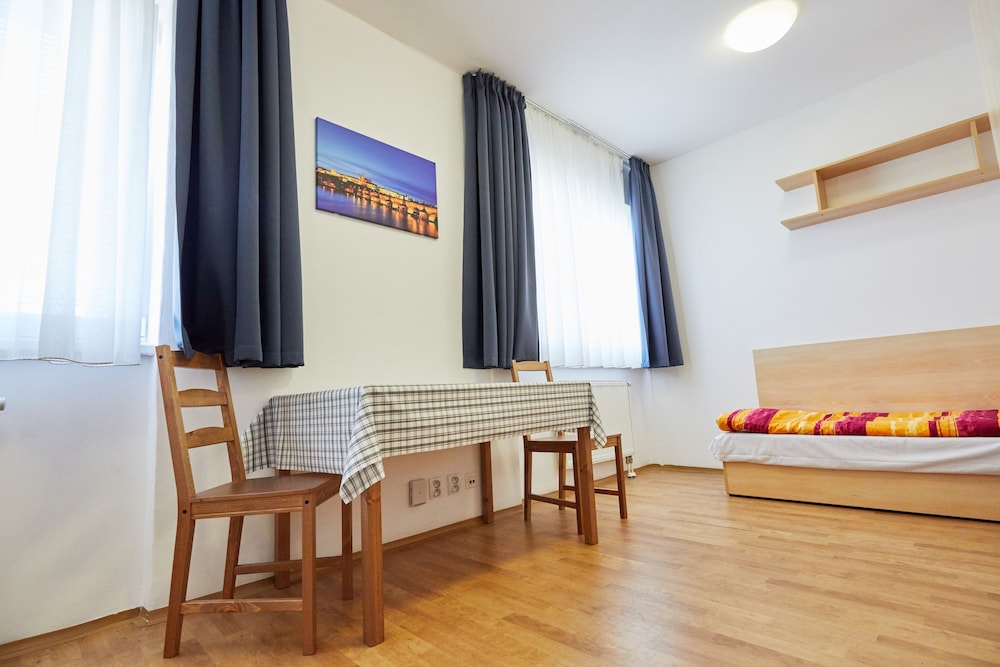 University Hotel 31/50