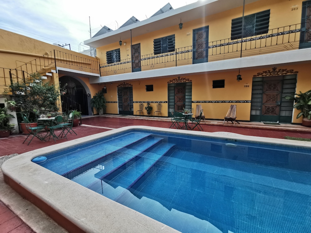 Hotel Mucuy 4/25
