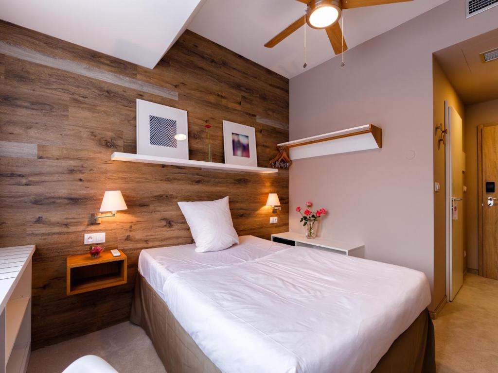 Room, Single