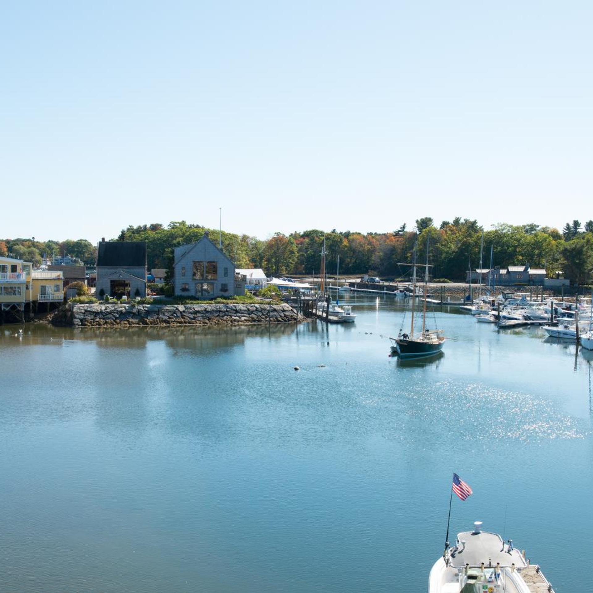 The Boathouse Waterfront Hotel 44/55