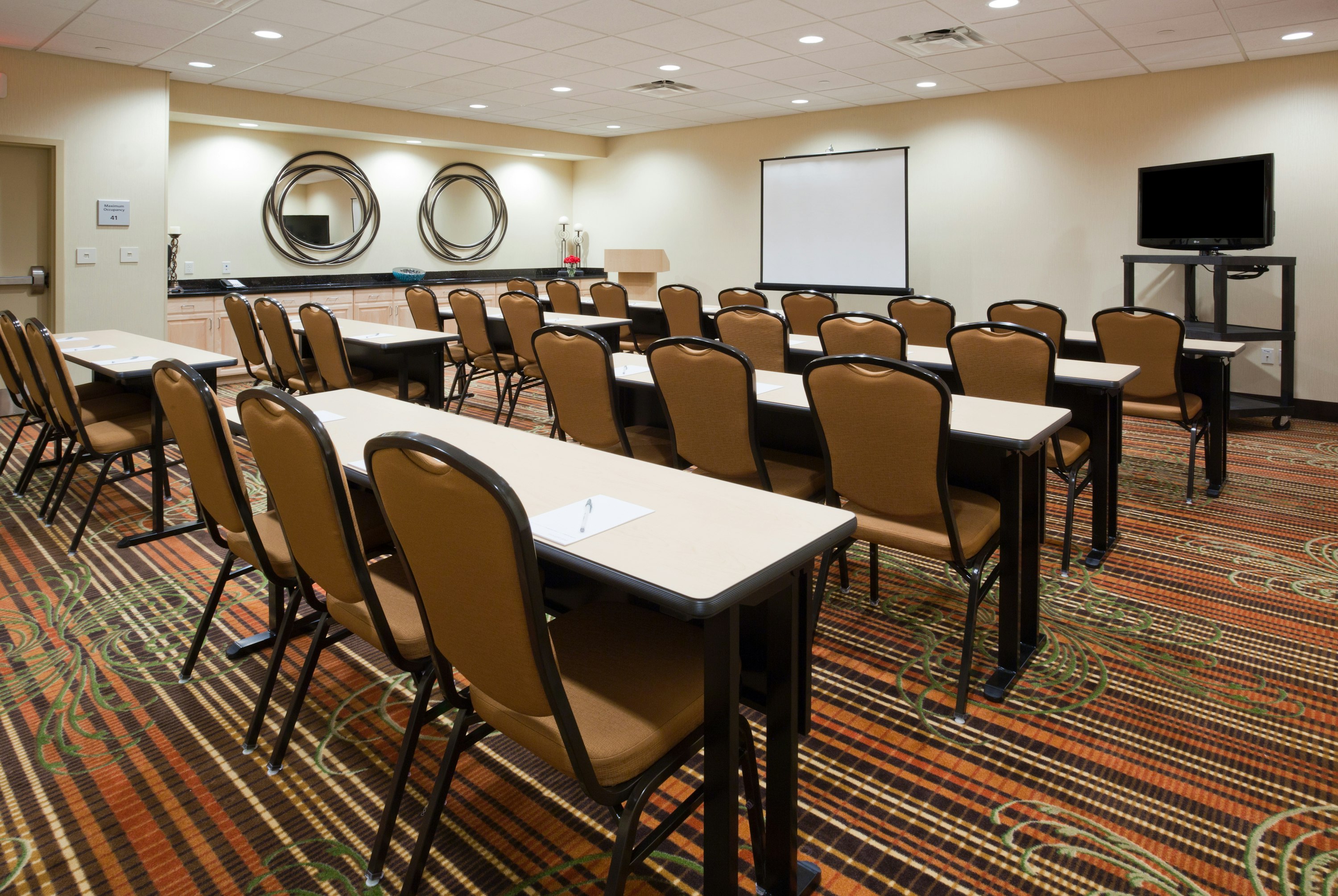Hampton Inn & Suites Minot Airport 12/17