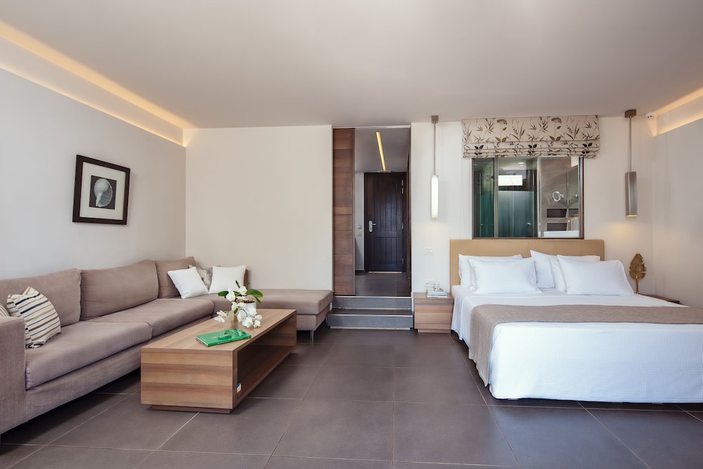 White Rocks Hotel & Bungalows 38/77