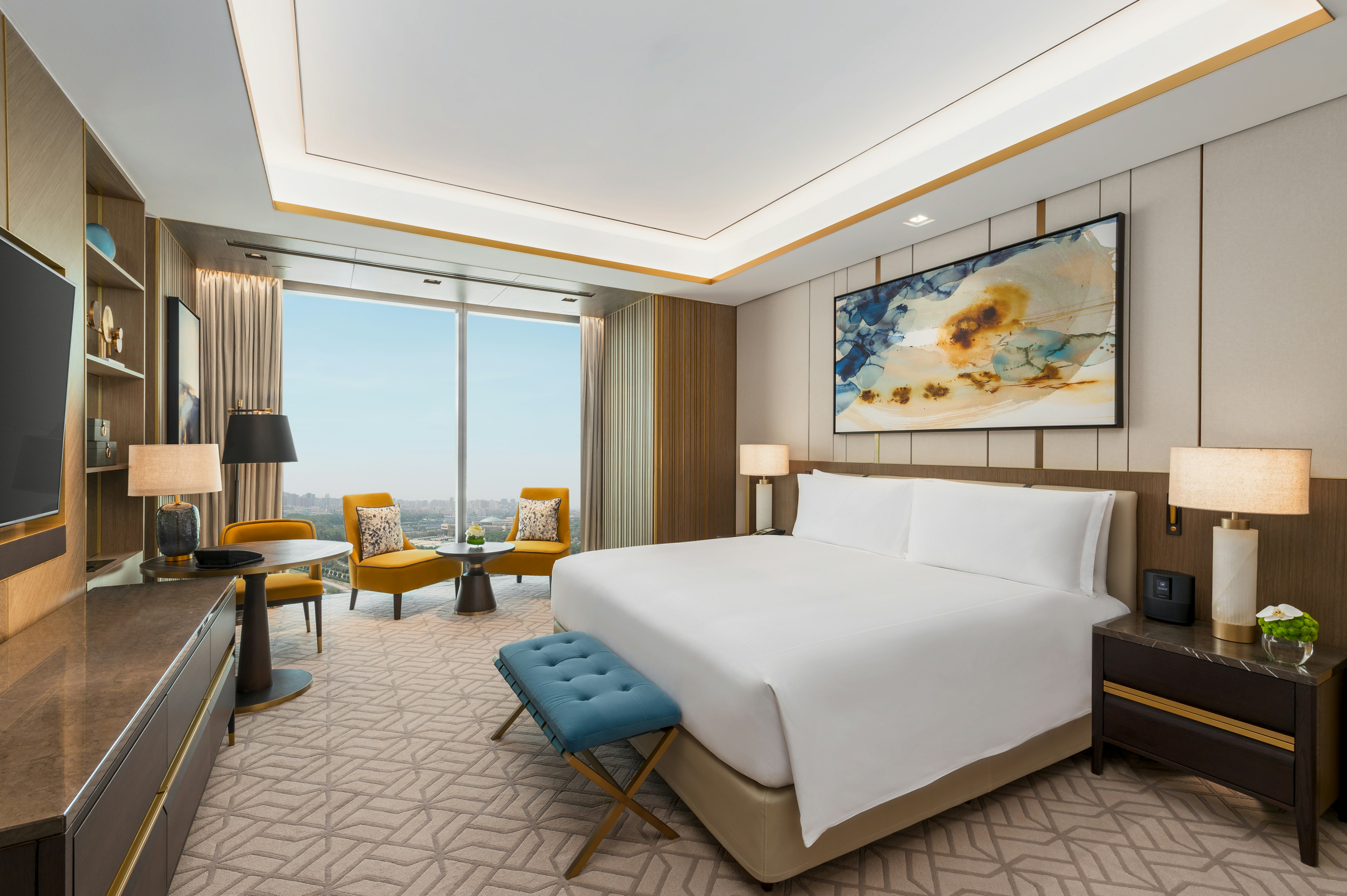 DELUXE, KING BED