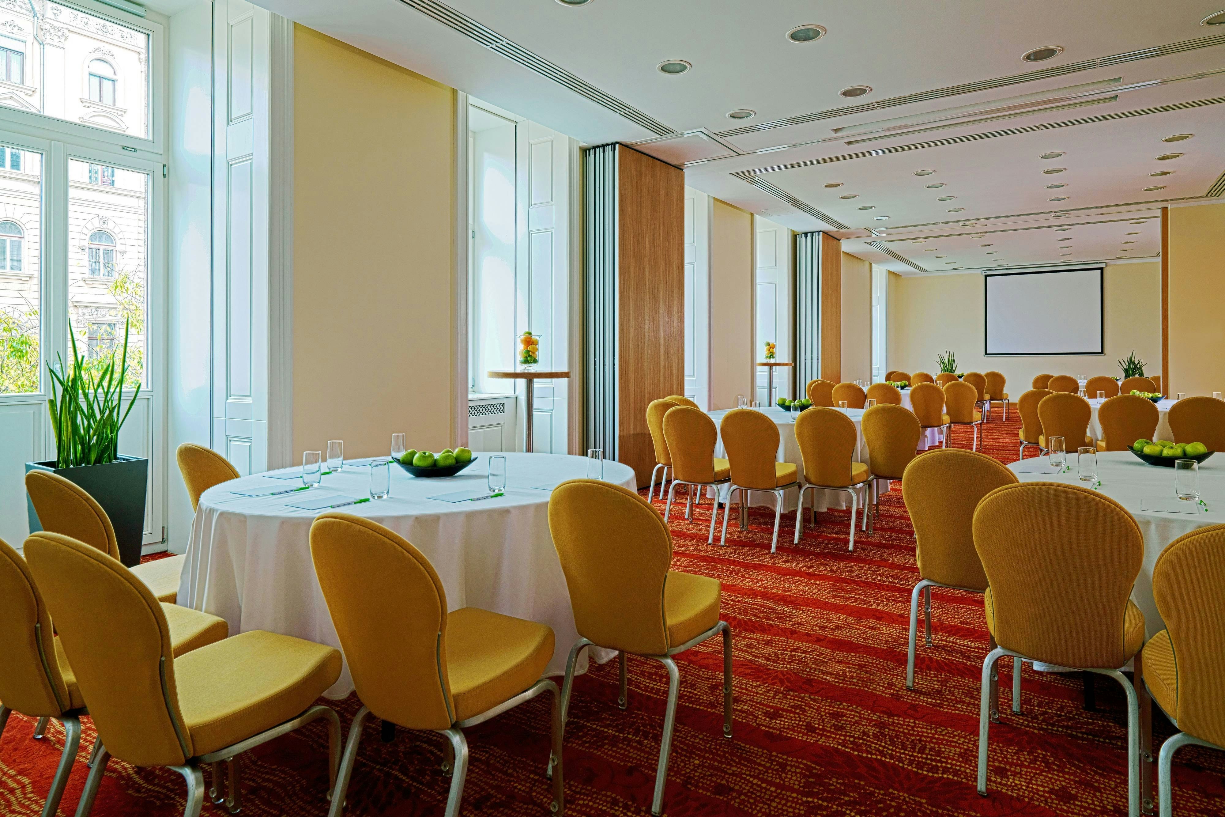 Courtyard By Marriott Budapest City Center Hotel 45/45