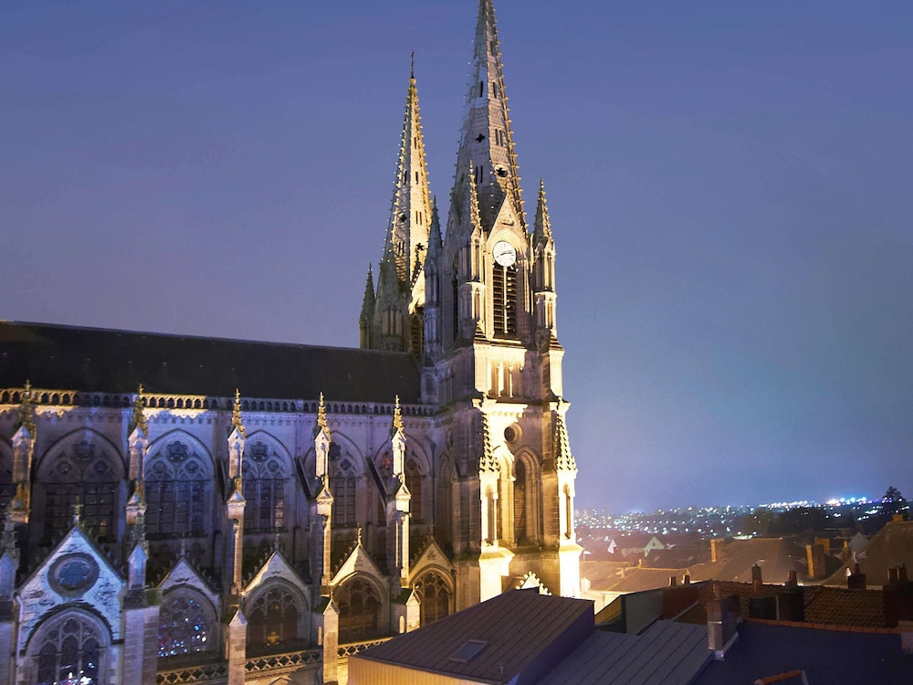 MERCURE CHOLET CENTRE 44/48