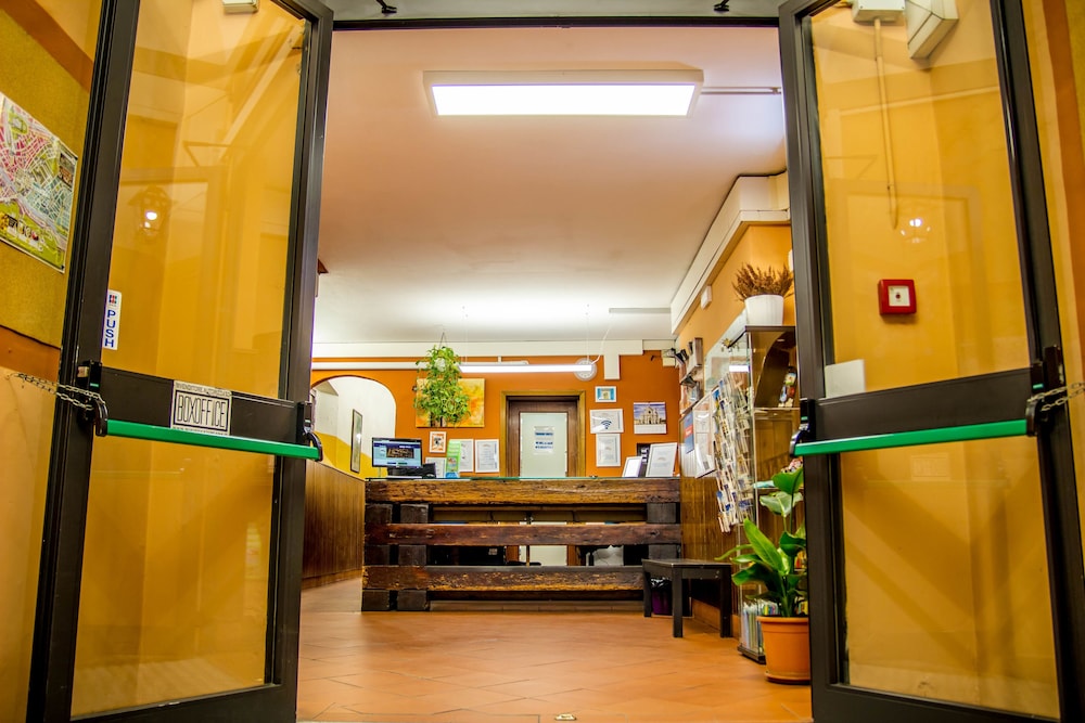 Hostel Santa Monaca 5/50