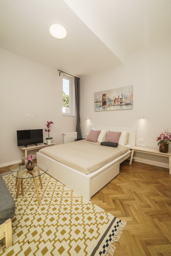 Doma Zagreb 13/49