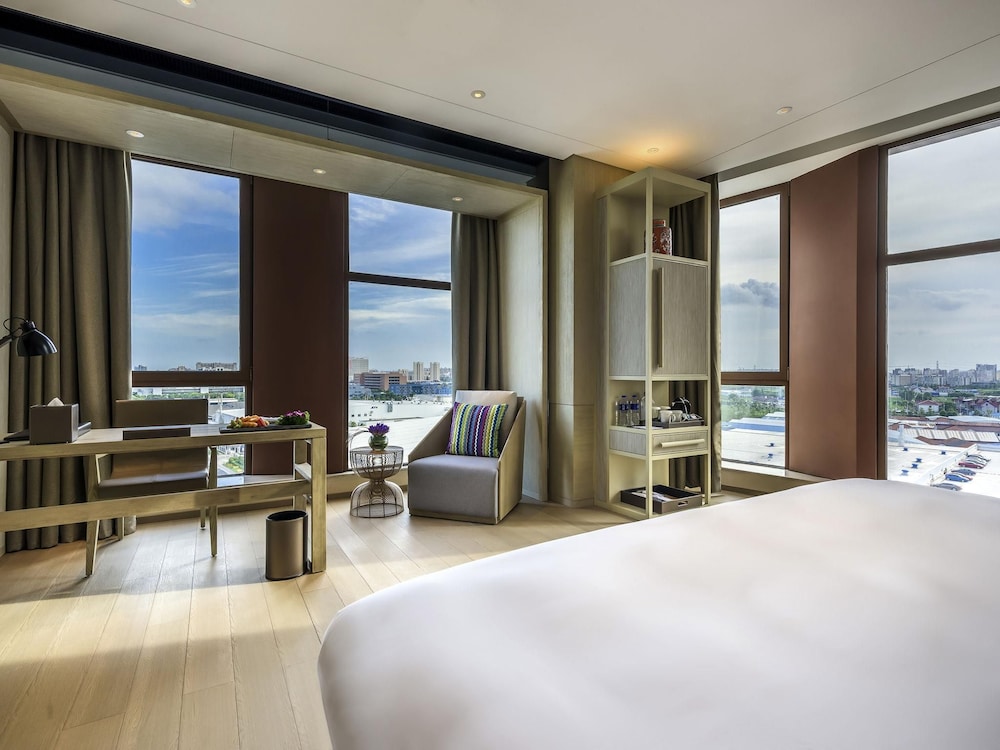 NOVOTEL SHANGHAI CLOVER 23/73